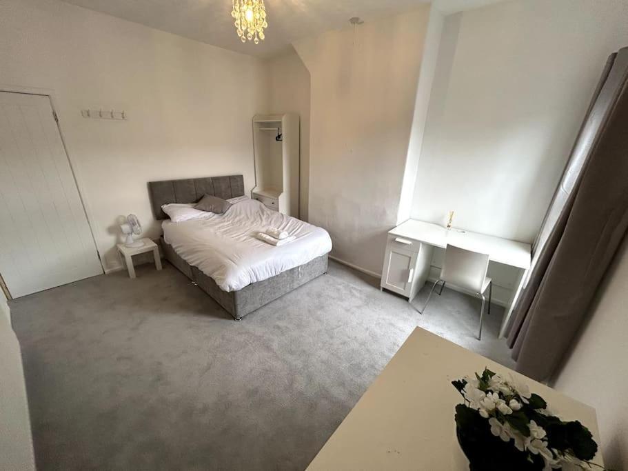 Perfect From In Stoke On Trent Holiday home